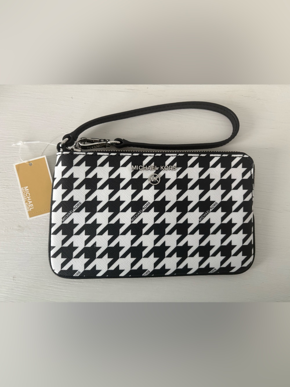 Michael Kors Wristlet Houndstooth Black and White NWT